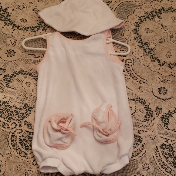 Toddler one piece outfit With hat and little booti - Picture 2 of 2